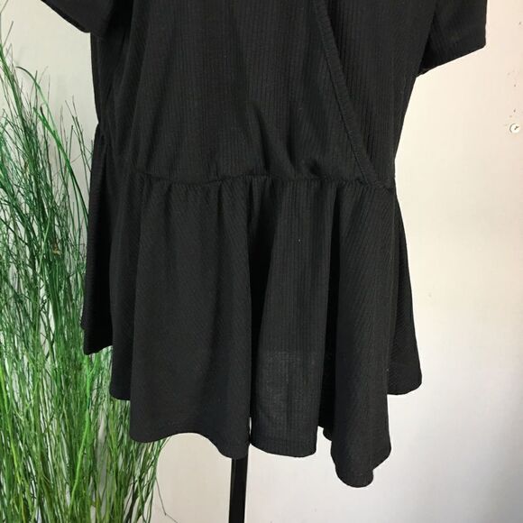 #116 Plus Size Forever 21 Cross Over top - Picture 3 of 6